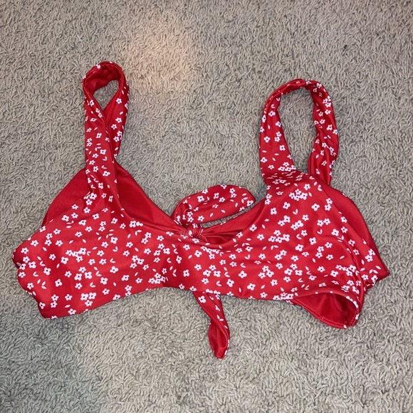 Red bathing suit - Picture 2 of 3